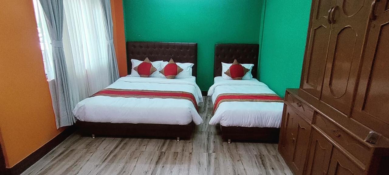 Nepalaya Home Hostel カトマンズ エクステリア 写真